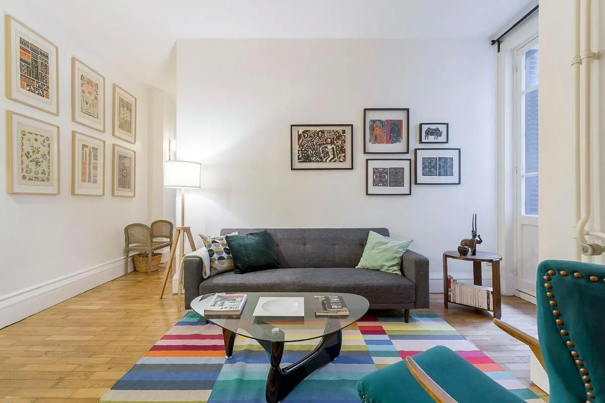 Apartment Republique - Meuble Calme Sur La Presqu'Ile France