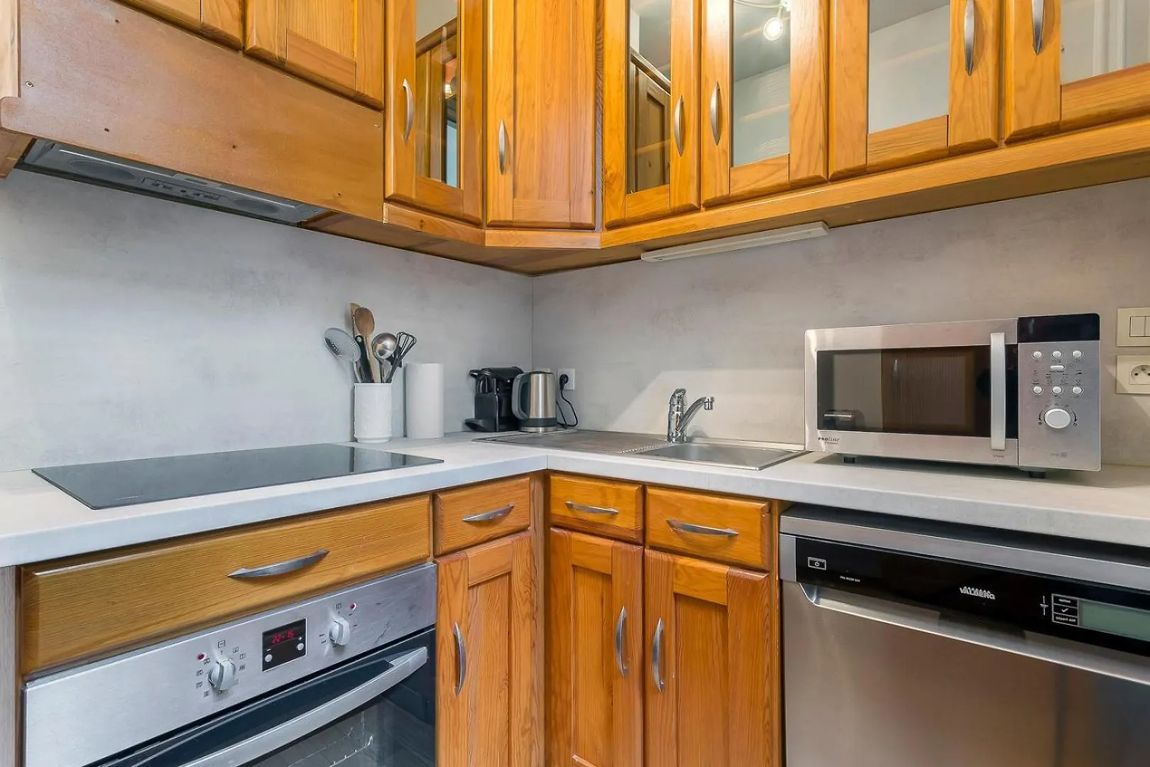 Apartment Republique - Meuble Calme Sur La Presqu'Ile France