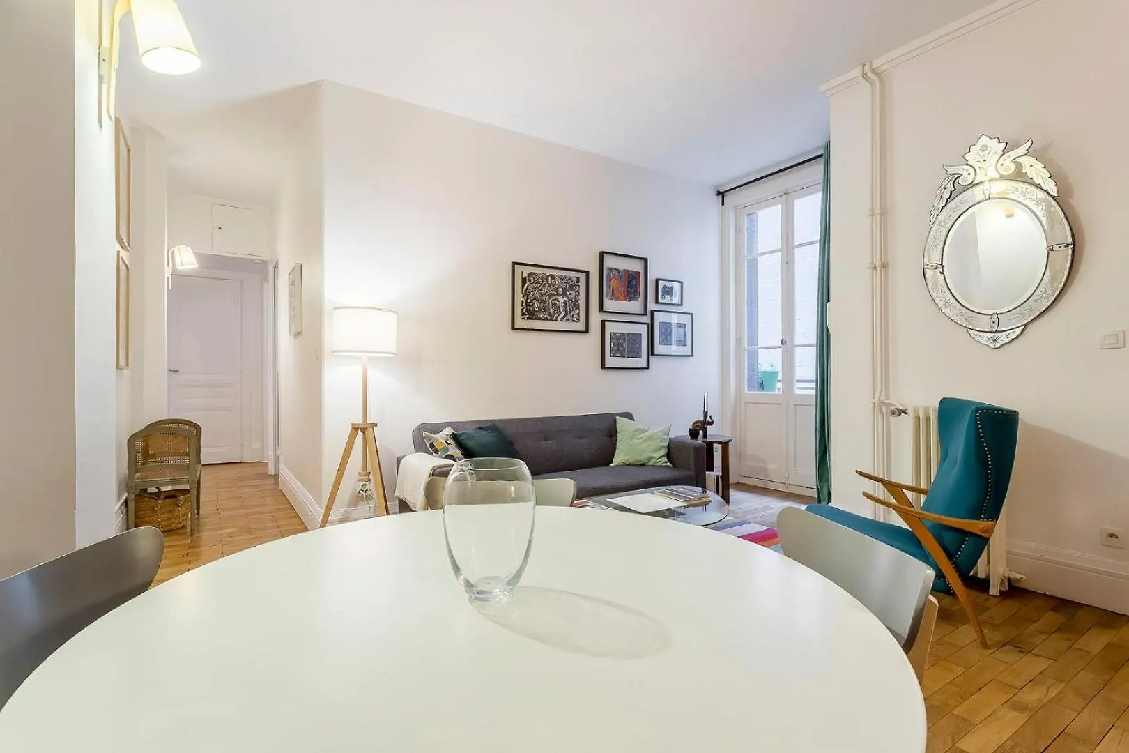Apartment Republique - Meuble Calme Sur La Presqu'Ile France